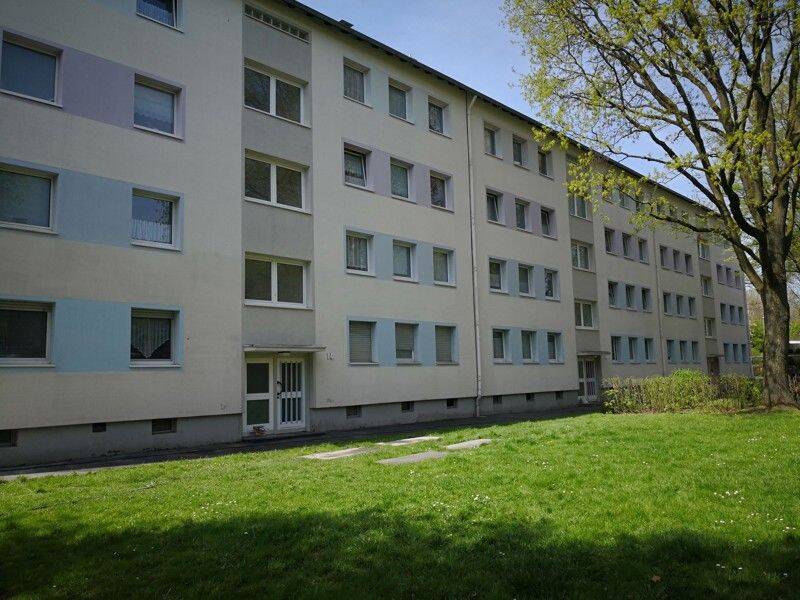 Bei Einzug bezugsfertige 4-Zimmer-Wohnung mit Balkon…, 47138 Duisburg (Mittelmeiderich Neumühl Obermeiderich Ruhrort Untermeiderich)