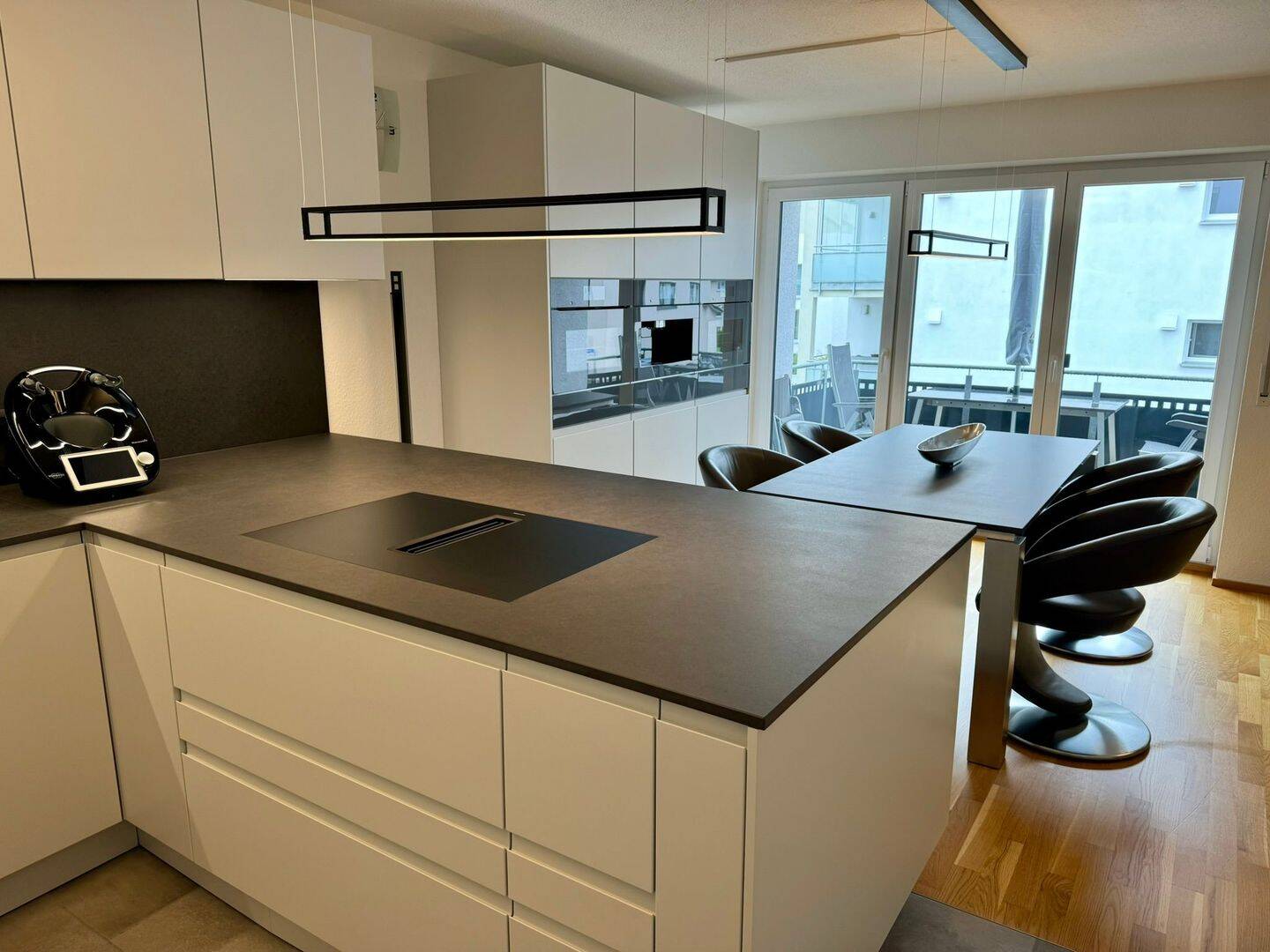Lichtdurchflutete 3,5-Zimmer-Wohnung – Premium-Miele-Küche, flexible Teilmöblierung & TG, 89584 Ehingen (Donau)