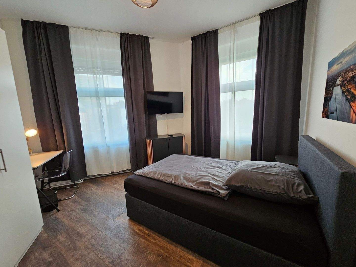 Ab 01.12.2026 – neu saniertes, modern und möbliertes Zimmer in schöner 4er-WG – top Lage von Sachsenhausen, 60599 Frankfurt am Main (Oberrad Sachsenhausen)