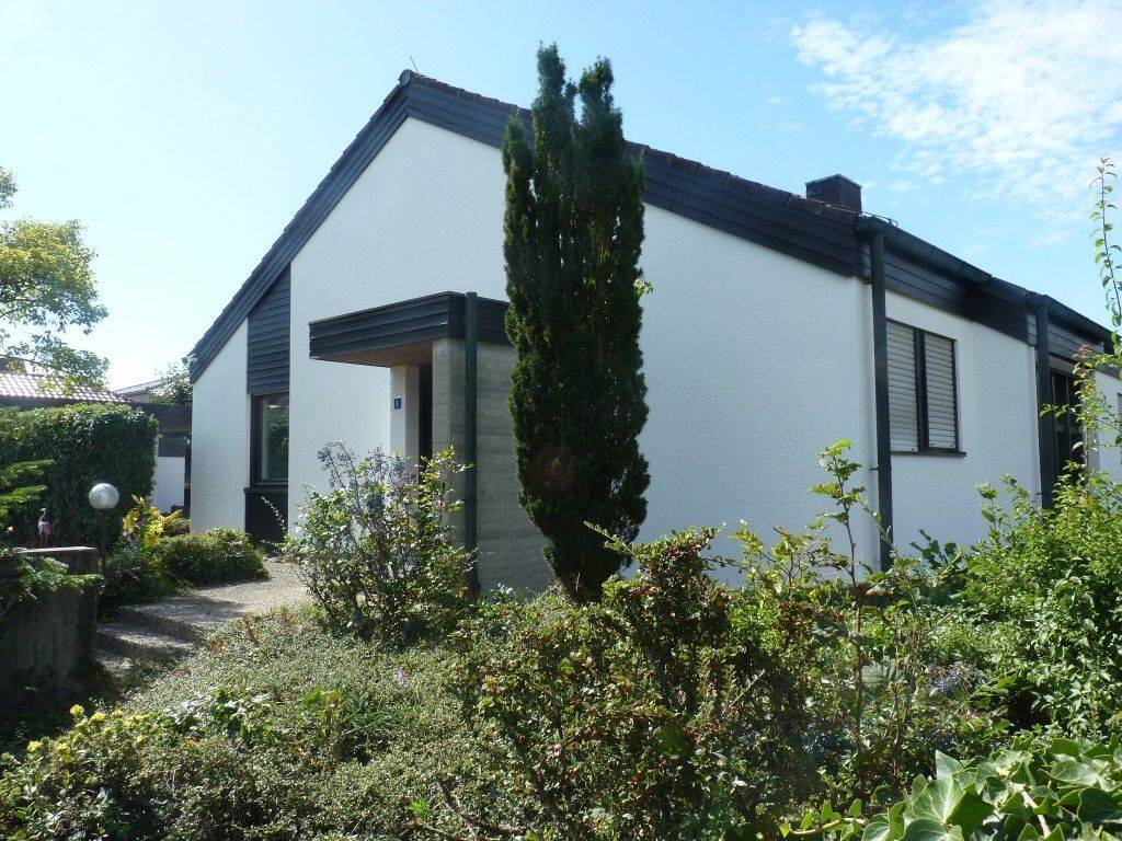 BLÜMM IMMOBILIEN: durchdachter Architektenbungalow in ruhiger Lage, 90587 Tuchenbach
