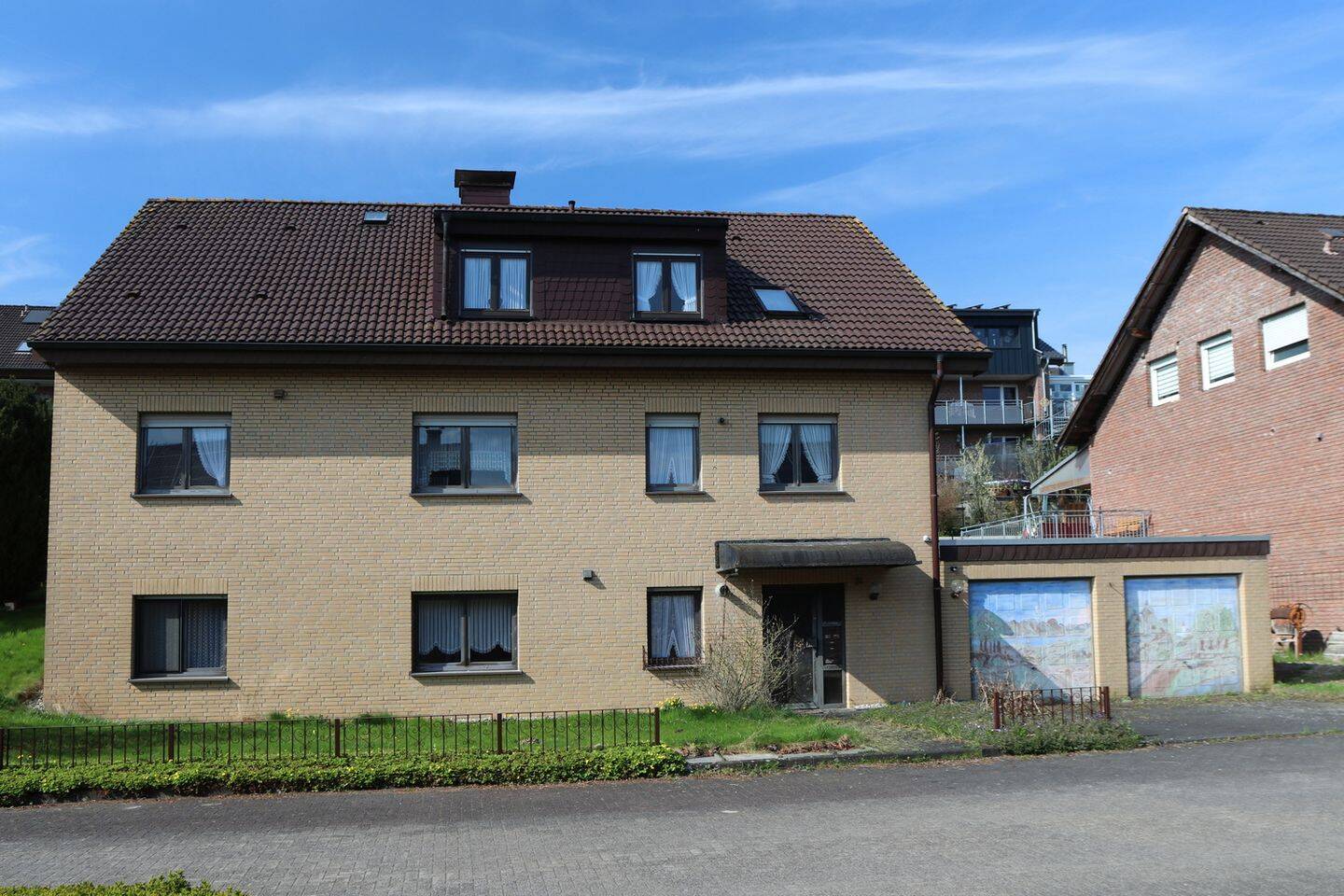 Ein gepflegtes Zweiraum-Appartement mit einer Küchenzeile und einem Duschbad in einem 2-Familienhaus, 33142 Büren
