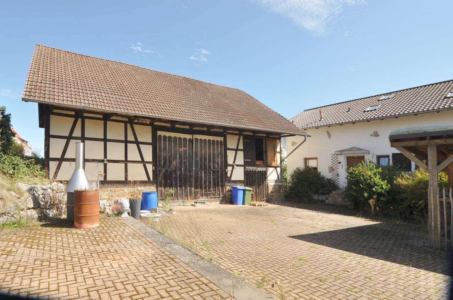 Einfamilienhaus mit Einliegerwohnung und Fachwerk-Scheune in ruhiger, erholsamer TOP-Waldrand-Lage in Edertal-Kleinern !, 34549 Edertal