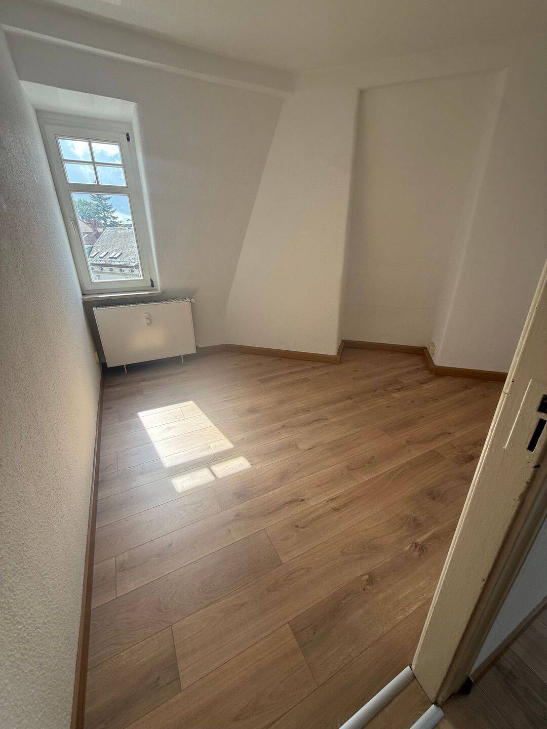 Helle Dachgeschosswohnung mit ca. 66 m² Wohnfläche, 7607 Eisenberg
