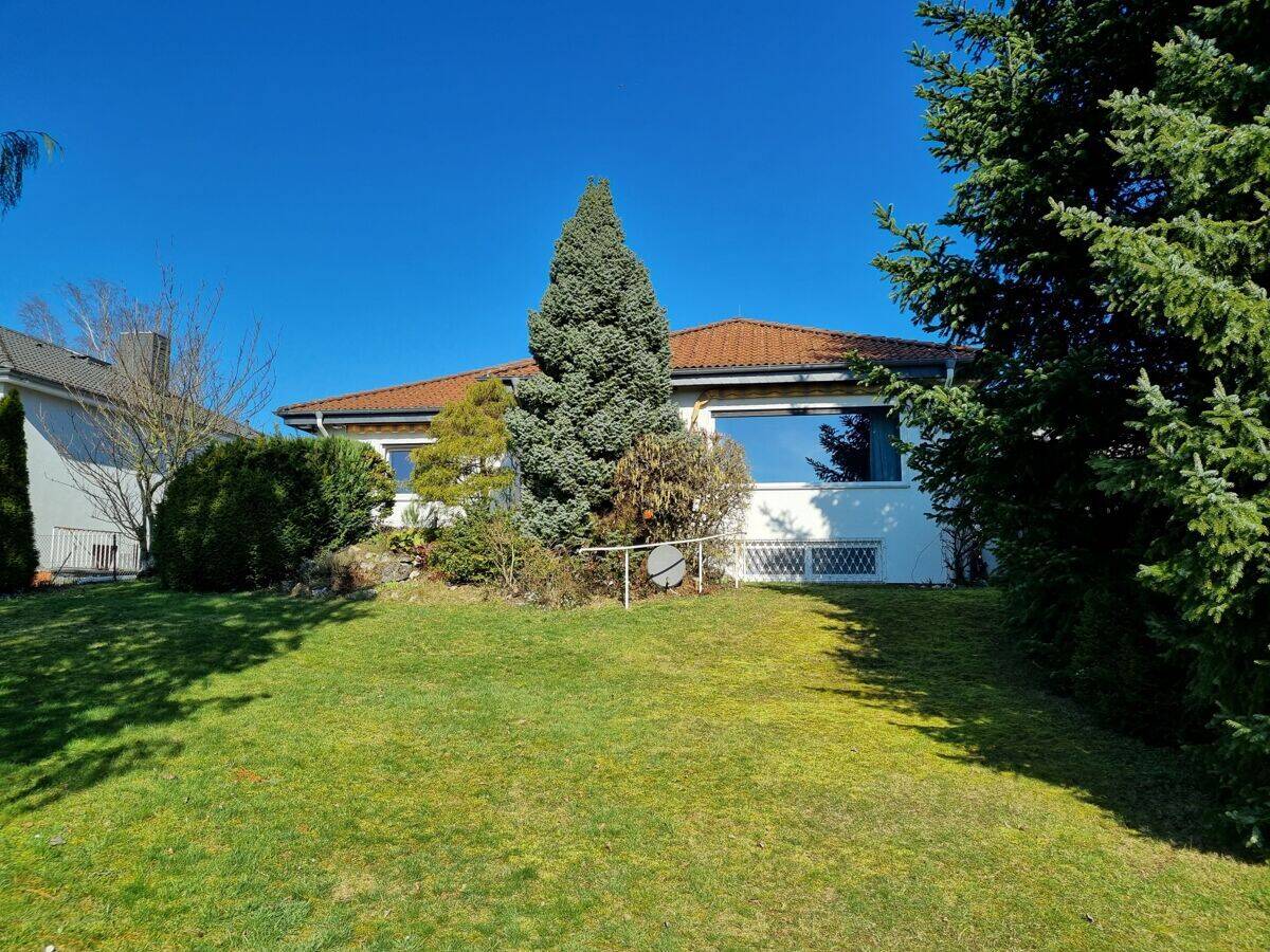Attraktiver Bungalow in bevorzugter Wohnlage mit traumhaftem Garten, 61250 Usingen