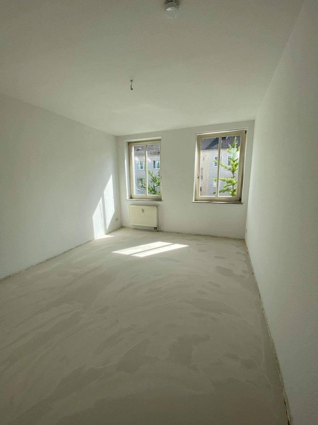 Gemütliche 2 Zimmer Wohnung mit Balkon *Wannenbad mit Fenster *moderner Vinyl (wird gerade verlegt)*Aufzug *Keller, 15234 Frankfurt (Oder)