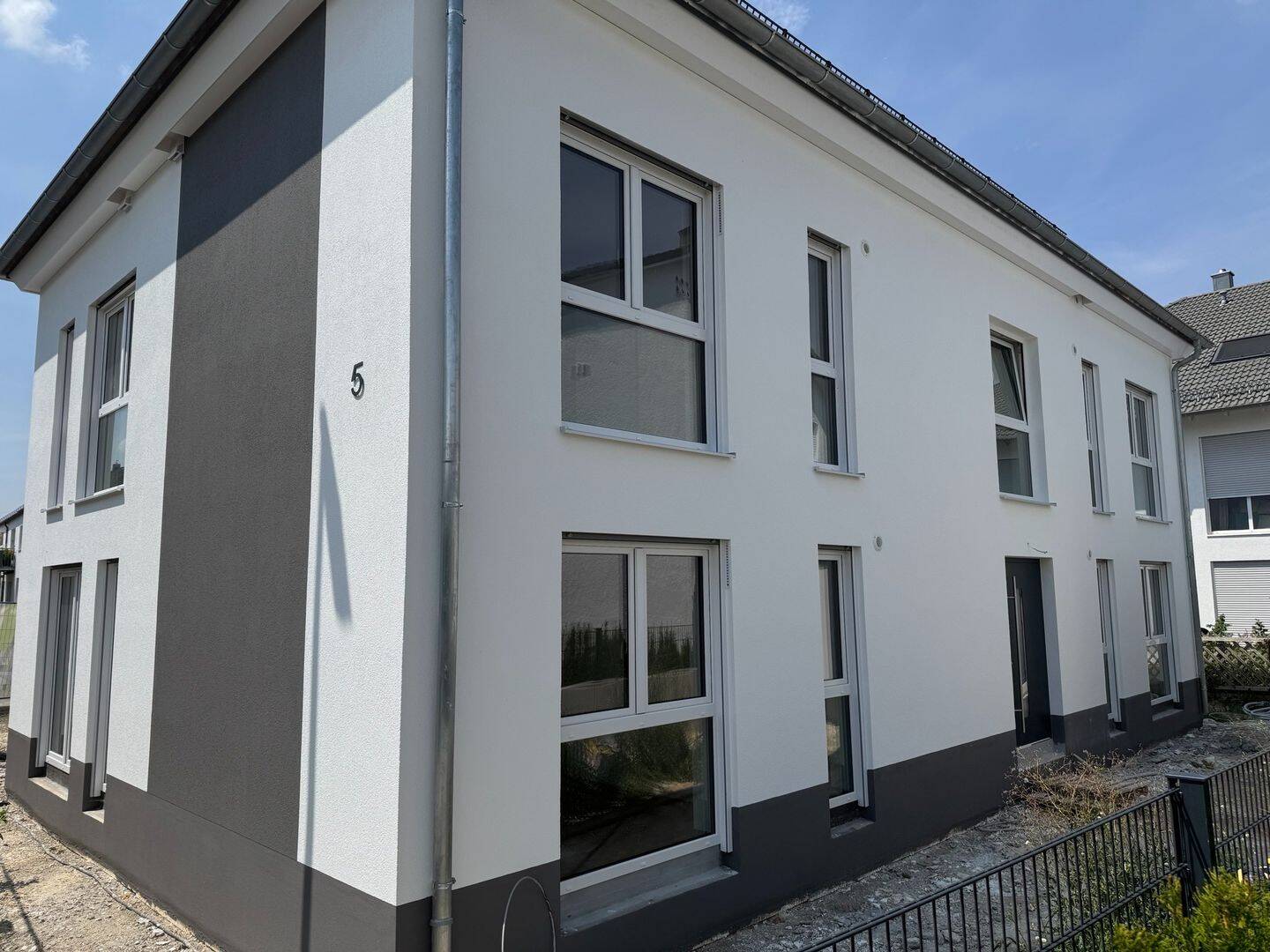 Neubau EG-Wohnung nach KNN Anforderungen, mit Garten, Abstellraum und KFZ Stellplatz, 89415 Lauingen (Donau)