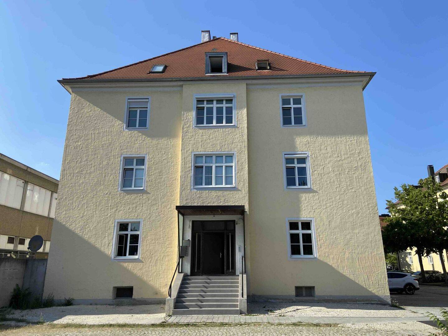 Großzügiges wohnen in der Hindenburgstraße 54, bezugsfreie 4-Zimmer-OG Wohnung mit Stellplatz, 85057 Ingolstadt (Ingolstadt)