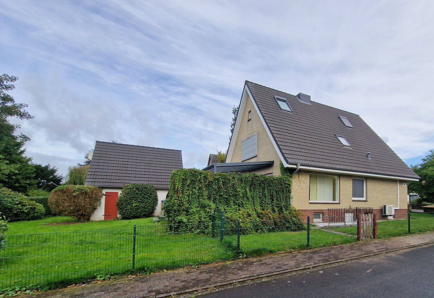 gepflegtes Eigenheim – breit für den neuen Eigentümer, 25364 Westerhorn