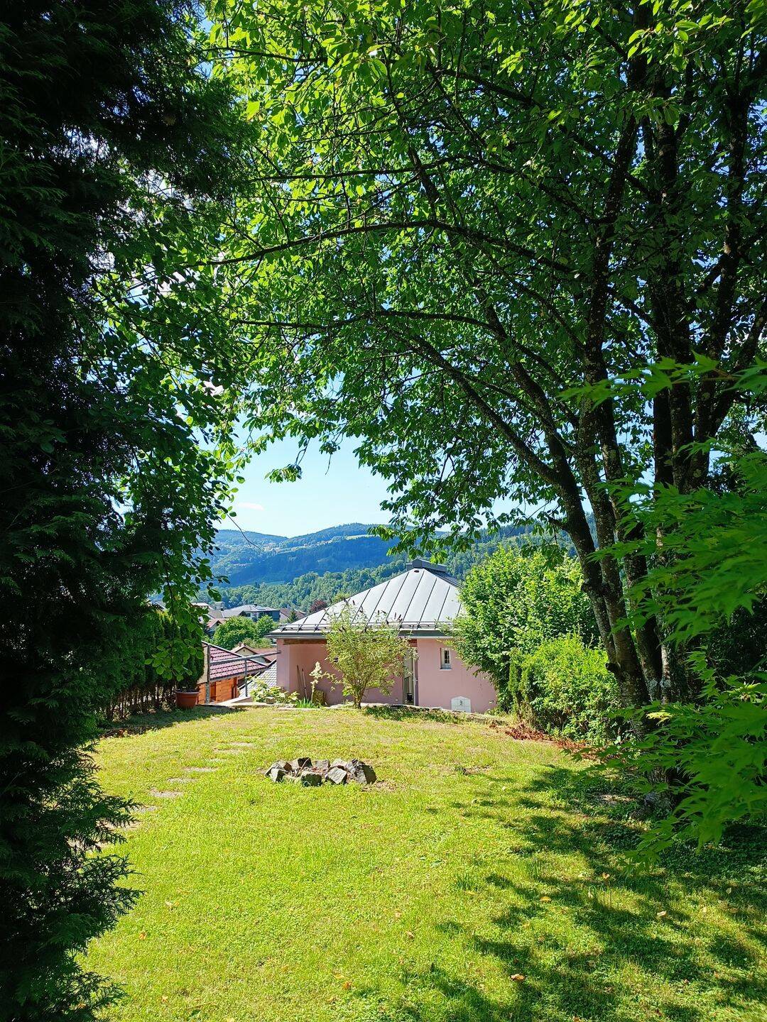 Großzügiges Einfamilienhaus mit Garten in ruhiger, sonniger Ortsrandlage, 94130 Obernzell