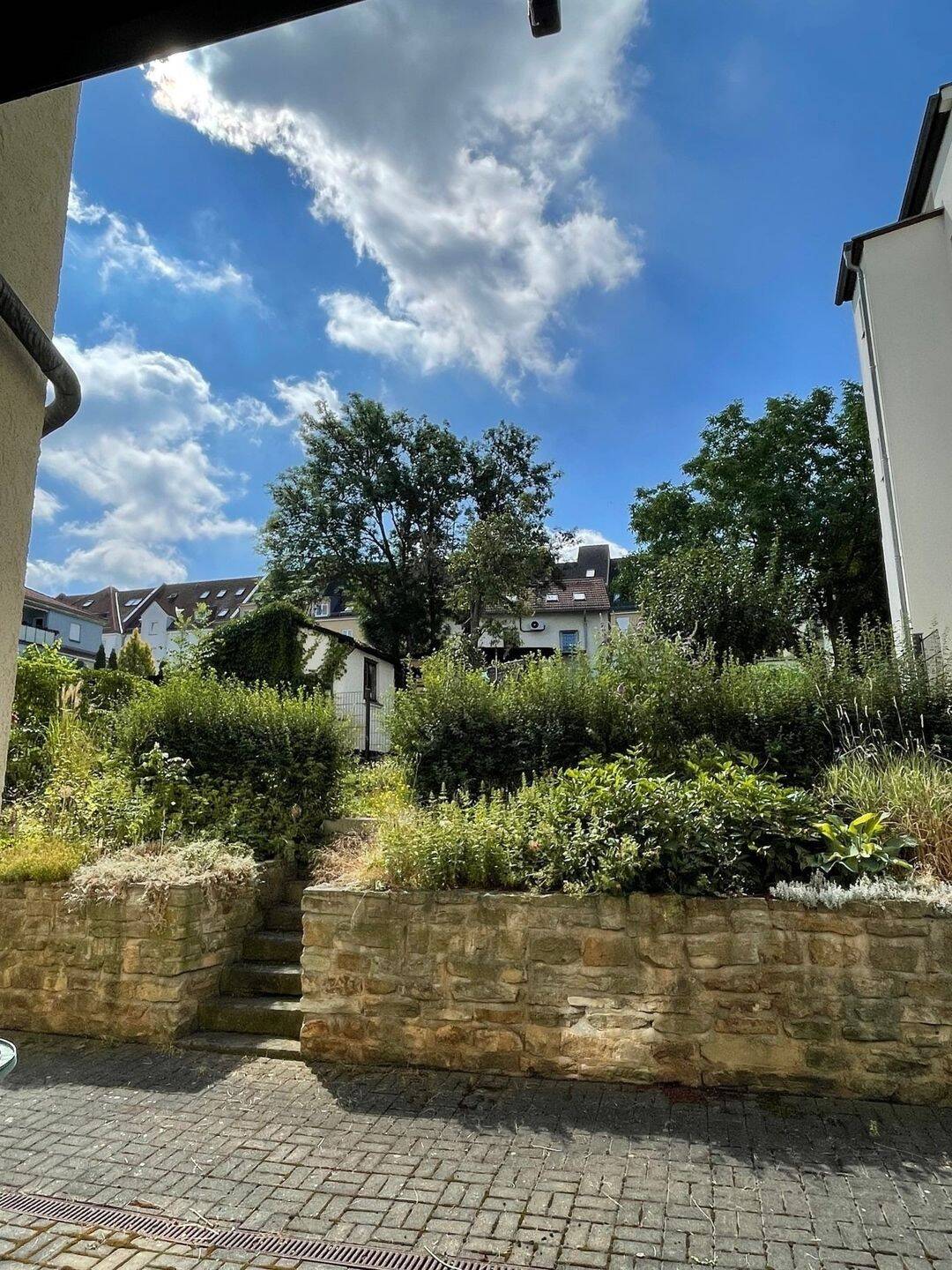 Den Sommer auf der kleinen Terrasse genießen, 7546 Gera