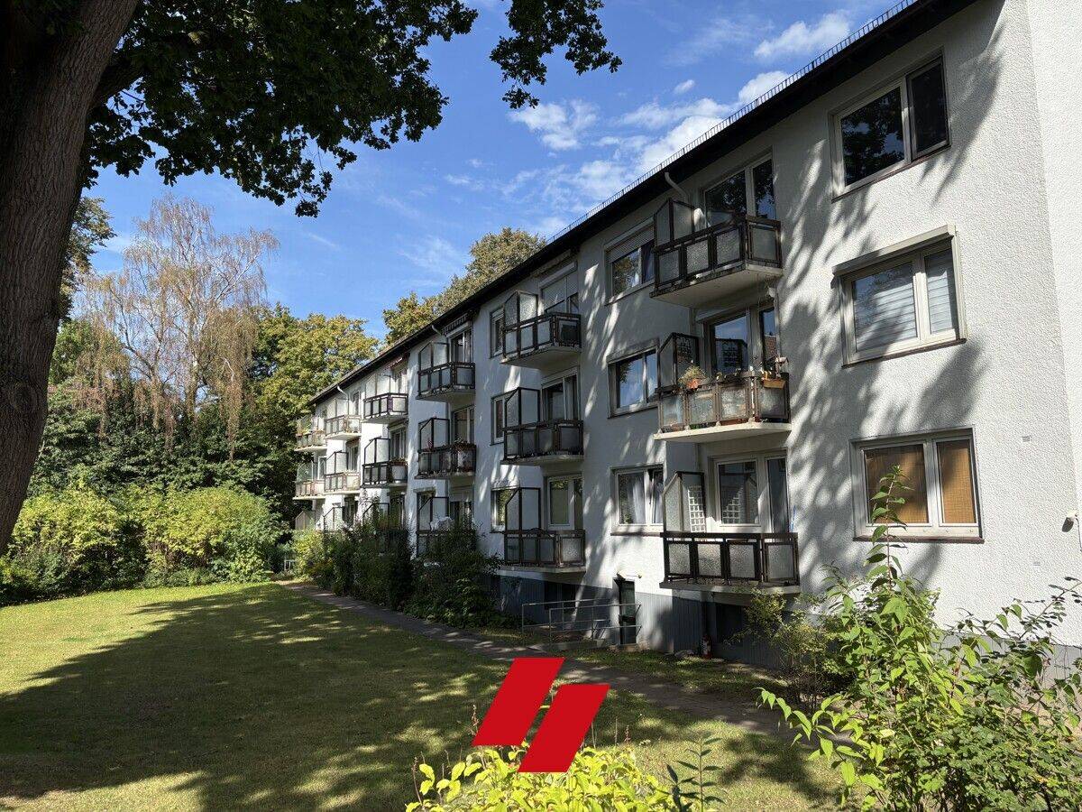 Peterswerder/Hulsberg : Zentralgelegene 3 Zi. Wohnung, mit Einbauküche, Balkon und 2 Kellern, 28205 Bremen (Hulsberg Peterswerder)