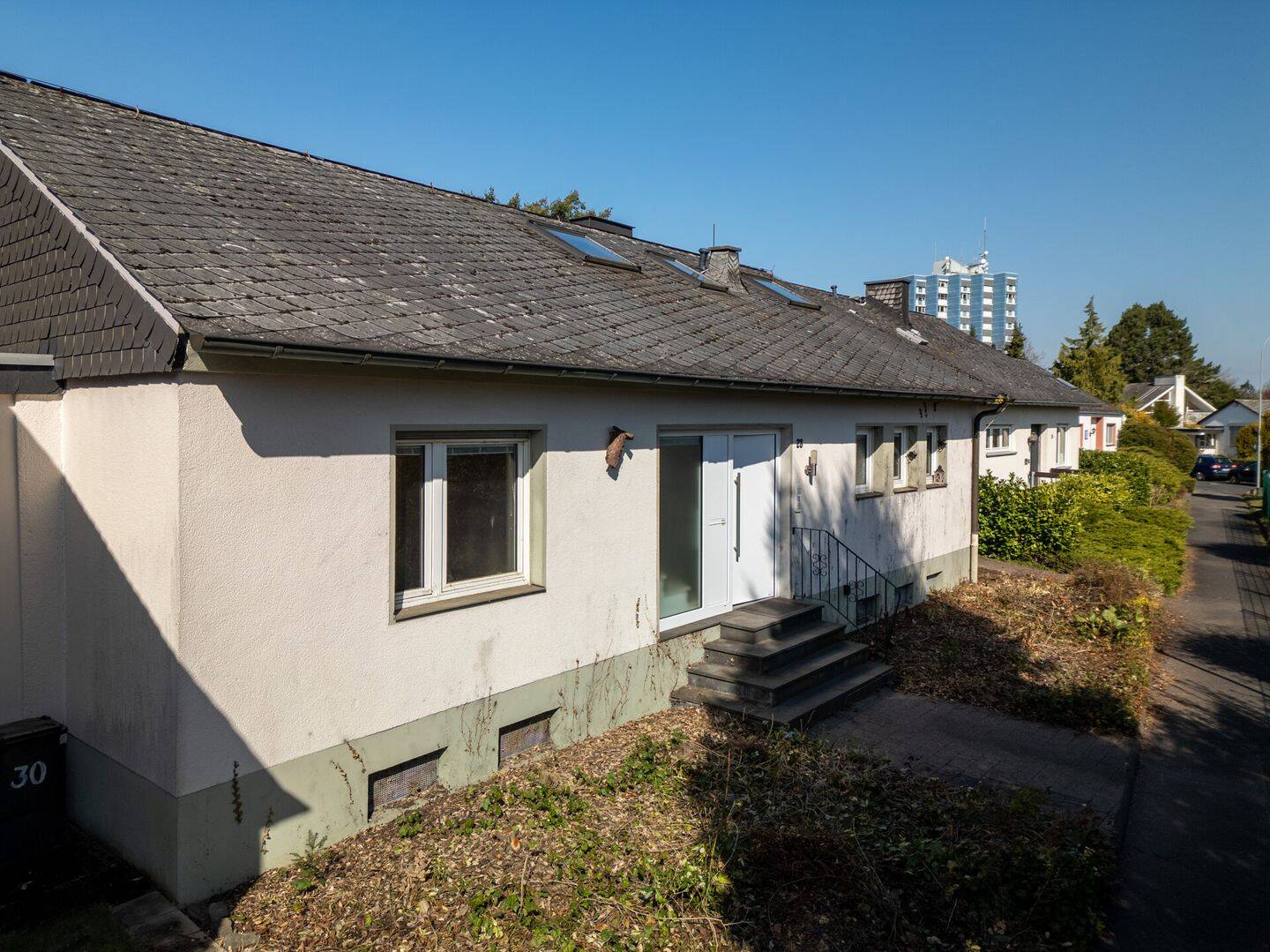 Toplage Koblenz-Karthause – Einfamilienhaus mit großem Traumhauspotenzial, 56075 Koblenz (Karthause Mitte Oberwerth Stolzenfels Süd)