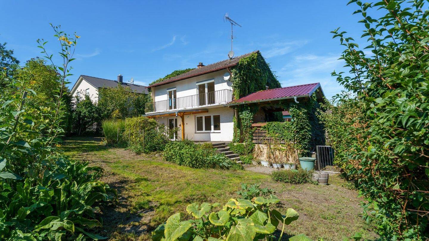 Freistehendes Einfamilienhaus mit Garten, Nahwärme und guter Anbindung in Gottmadingen-Ebringen, 78244 Gottmadingen