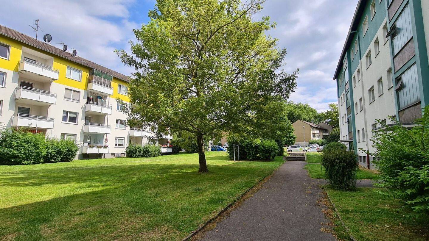 +++ Frisch renovierte 3,5 Zimmer Wohnung mit großem Balkon +++, 45147 Essen (Frohnhausen Holsterhausen Rüttenscheid)