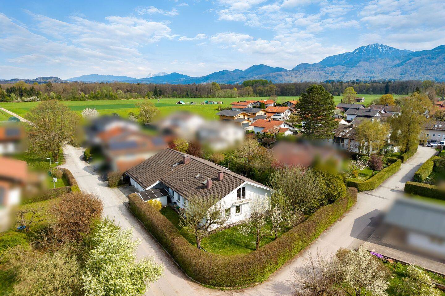 Mehr als ein Haus: 341 m² Wohnfläche, Traumgarten, individuelles Gestaltungspotenzial und ruhig!, 83236 Übersee