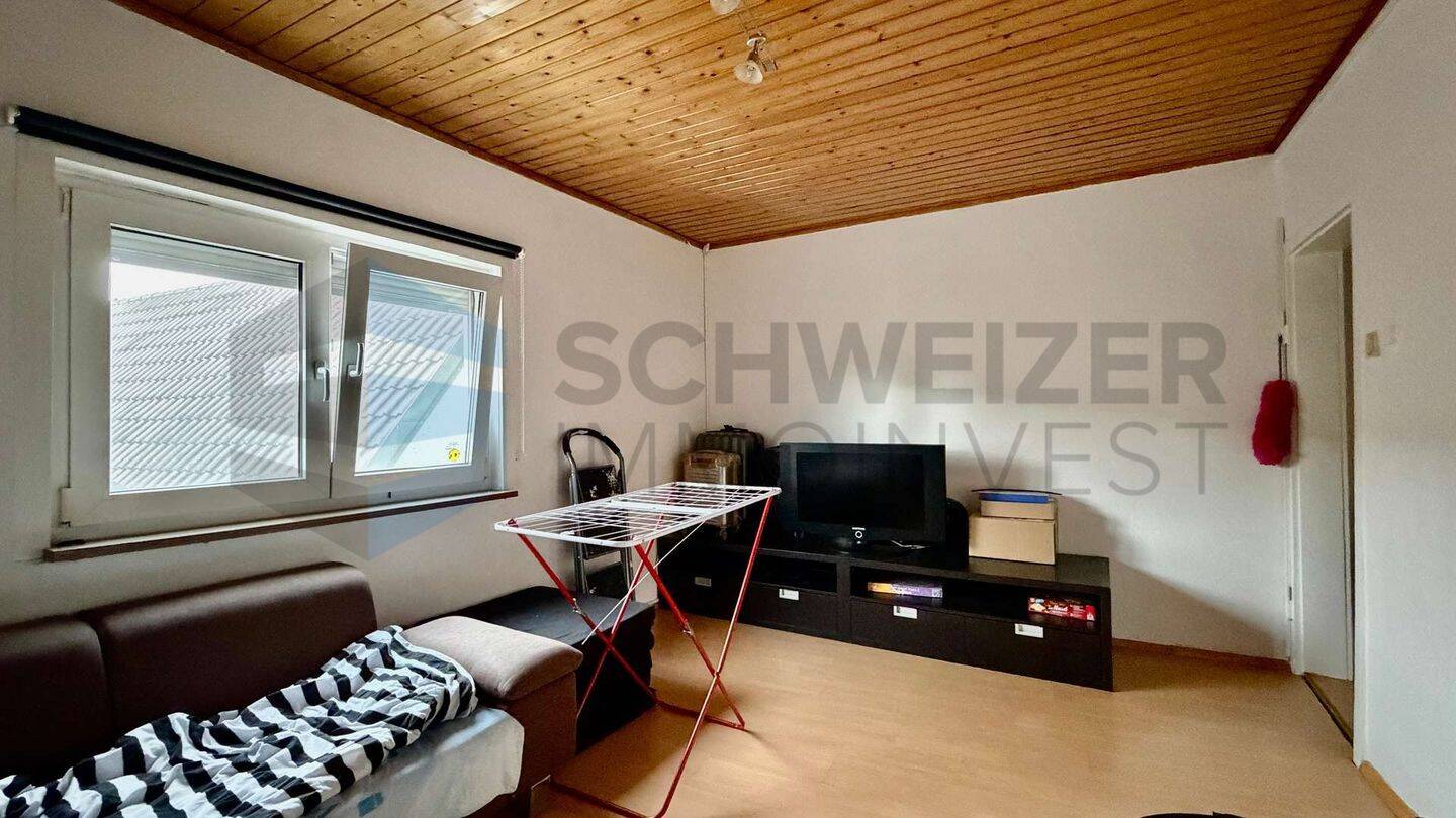 Renovierungsbedürftige Doppelhaushälfte mit zwei Wohneinheiten in Metterzimmern, 74321 Bietigheim-Bissingen