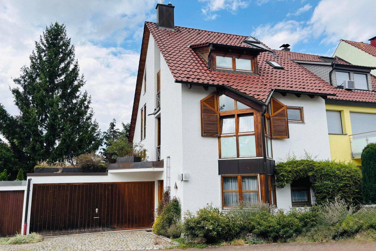 Reiheneckhaus mit Doppelgarage in Stuttgart-Luginsland, 70327 Stuttgart