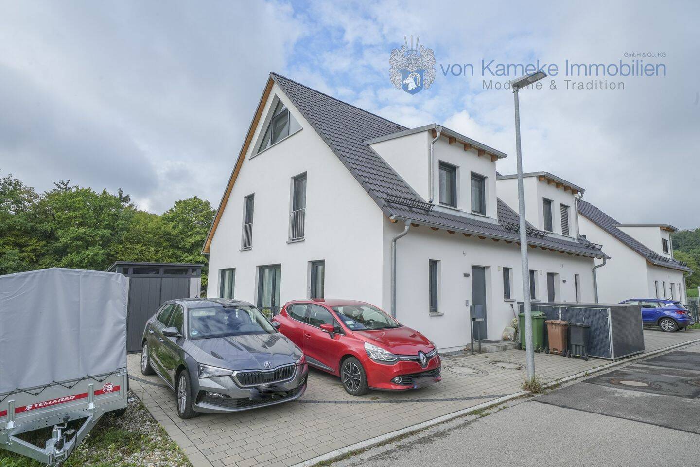 Attraktive DHH mit 2 Bädern, Garten und 2x PKW-Stellplätzen in Grünsberg, 90518 Altdorf b. Nürnberg