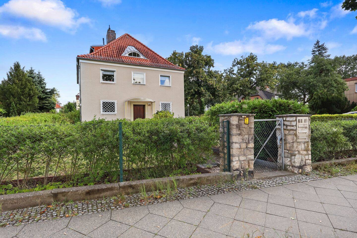 2 Zimmer-Dachgeschoss Wohnung mit Charme, 13593 Berlin (Spandau)