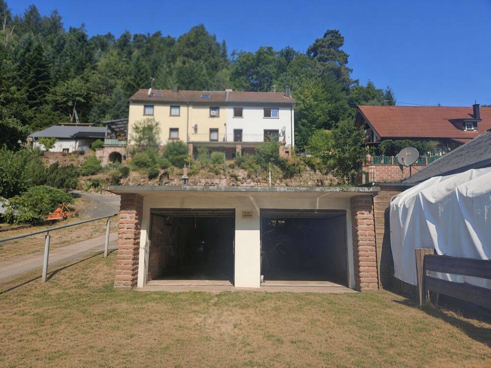 Sanierungsbedürftige Doppelhaushälfte mit schöner Aussicht, 67471 Elmstein