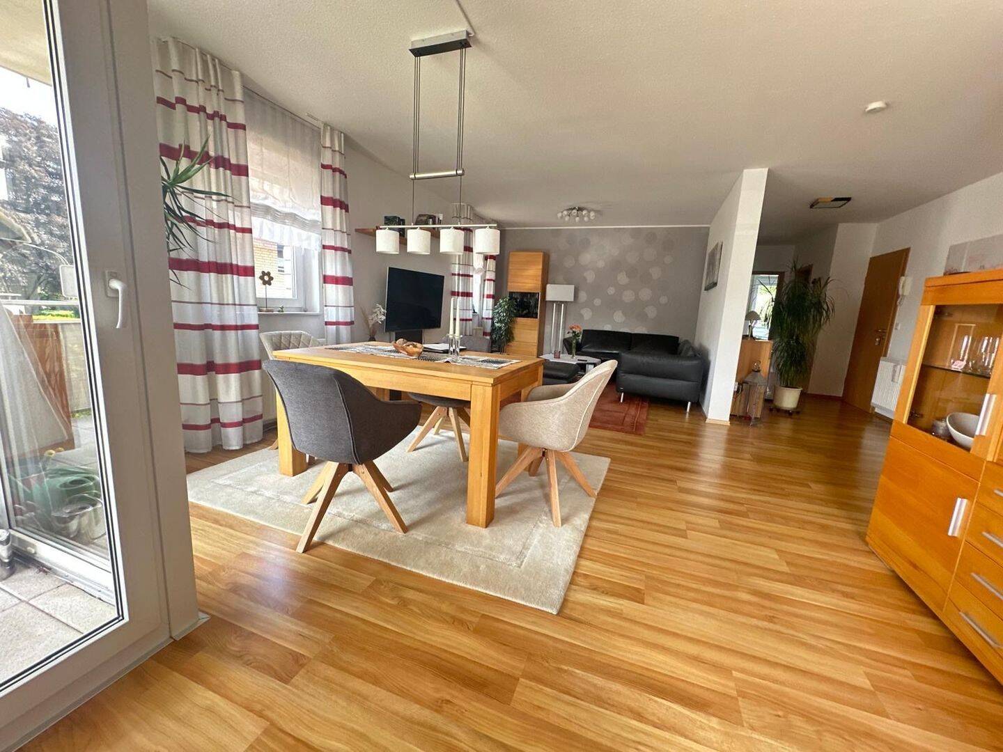 Schöne 3-Zimmer-Wohnung mit 2 Balkonen im jungen Dreifamilienhaus, 32107 Bad Salzuflen