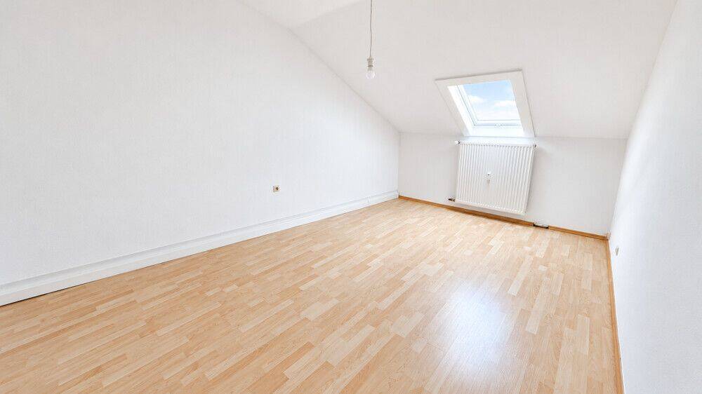 Kleine Dachgeschosswohnung ohne Balkon, 63741 Aschaffenburg (Damm Innenstadt Leider Nilkheim Strietwald)