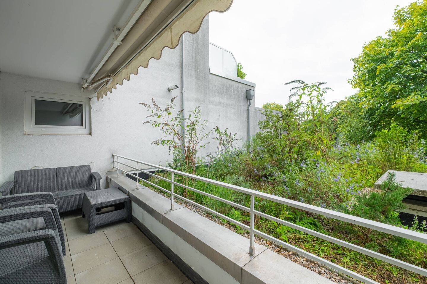 Ruhige 2-Zimmer-Wohnung im Hochparterre mit schöner Loggia | GLADIGAU, 22113 Oststeinbek (Bergedorf)