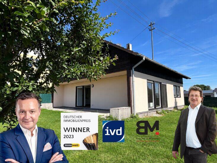 Vielseitiges Ein-/Zweifamilienhaus mit Garten, Balkon und zwei Garagen, 86453 Dasing