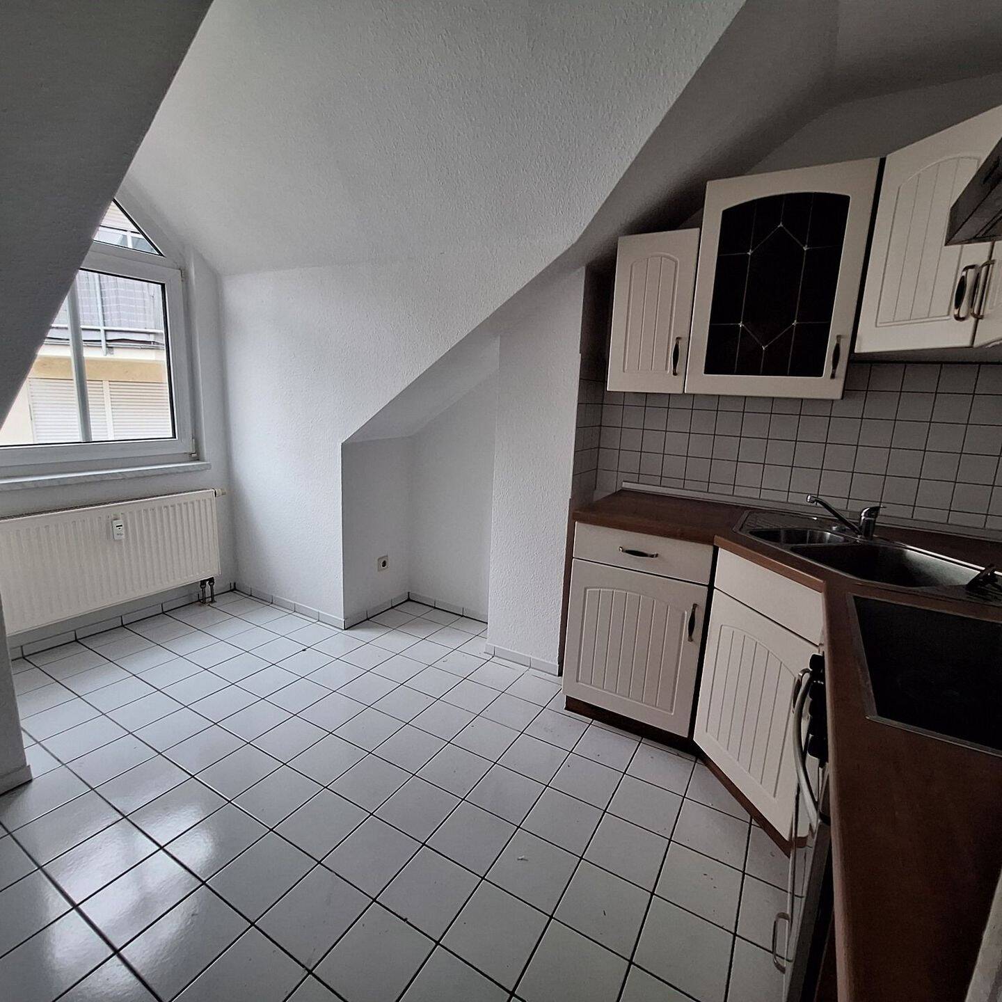 frisch renovierte gemütliche 3-Zimmer-Wohnung in Jena-Wenigenjena mit TG-Stellplatz, 7749 Jena