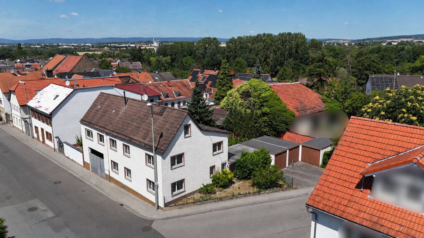 Zweifamilienhaus mit sofort bezugsfertigem Obergeschoss: 4 Garagen + großer Hof + ~179m² Nutzfläche, 65205 Wiesbaden