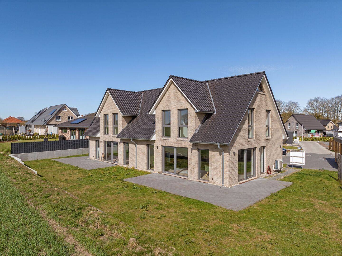 KfW40 NEUBAU Vordere Doppelhaushälfte in familienfreundlicher Lage, 22159 Hamburg (Wandsbek Bramfeld Farmsen-Berne Sasel Tonndorf)