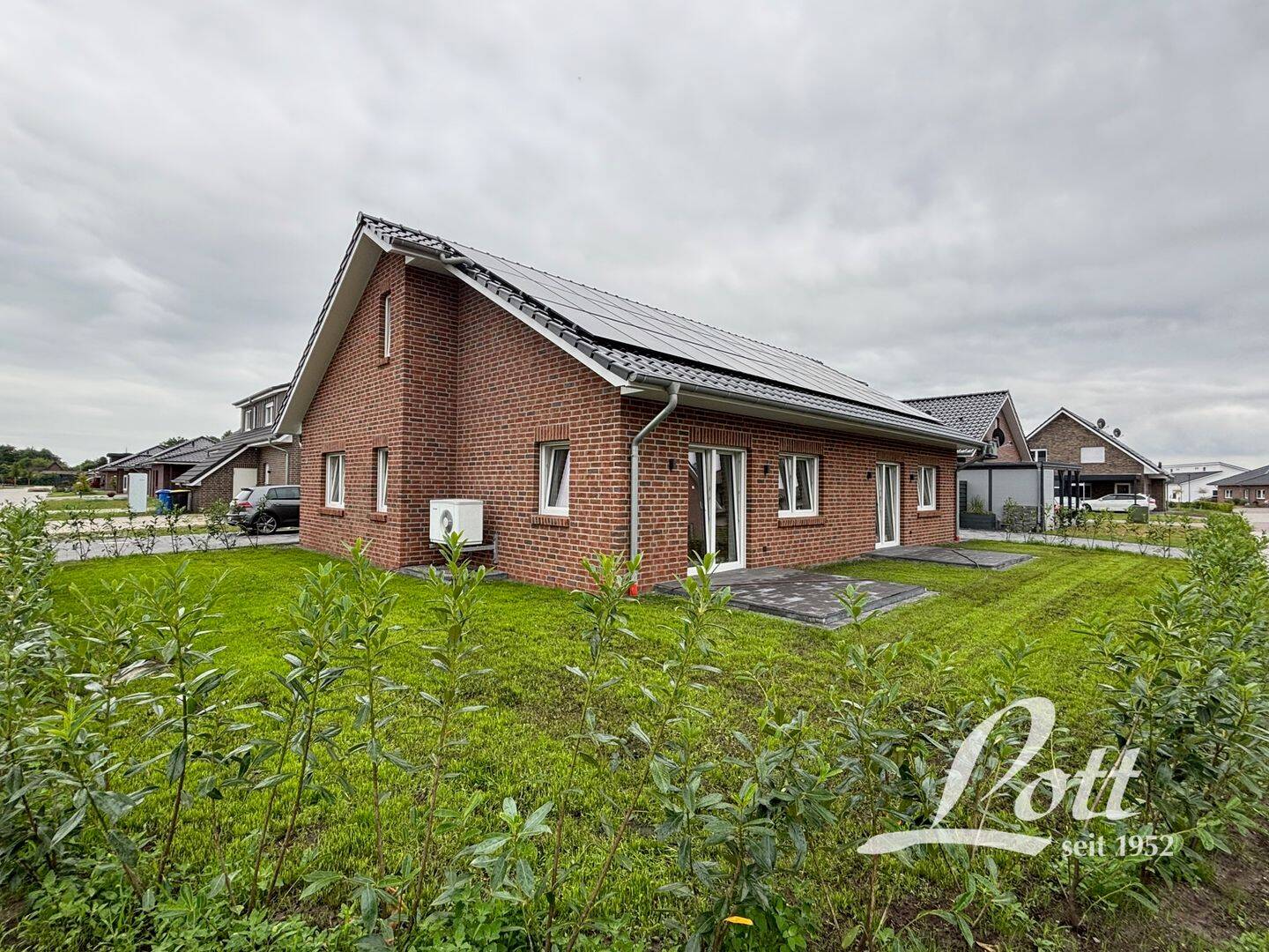 **Neubau – Schöne Haushälfte mit Carport in Barßel-Neuland!**, 26676 Barßel
