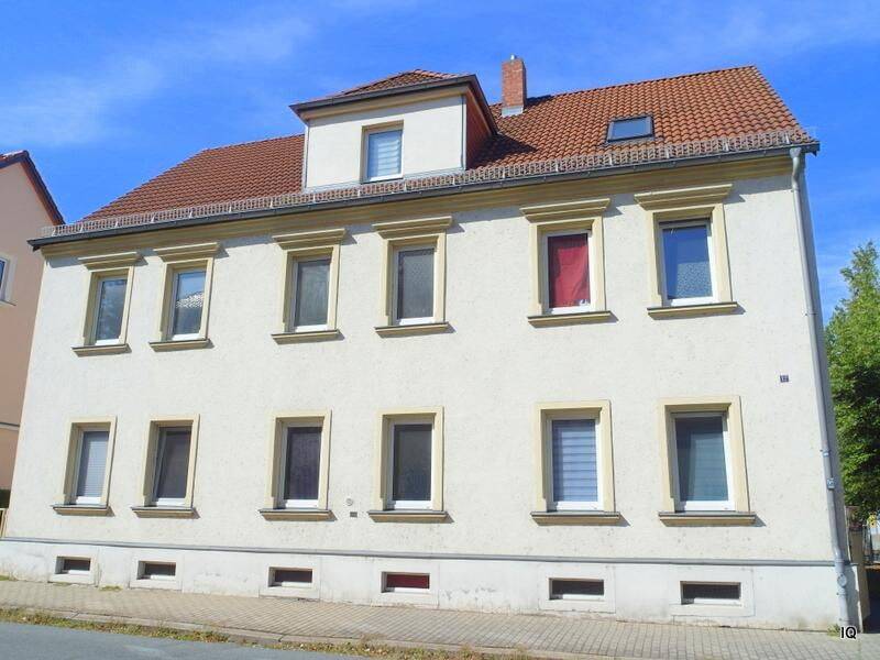 Preiswerte 3-Zimmer-Wohnung mit Laminatboden „Dielenoptik“, separater Küche und Bad mit Dusche, 1591 Riesa