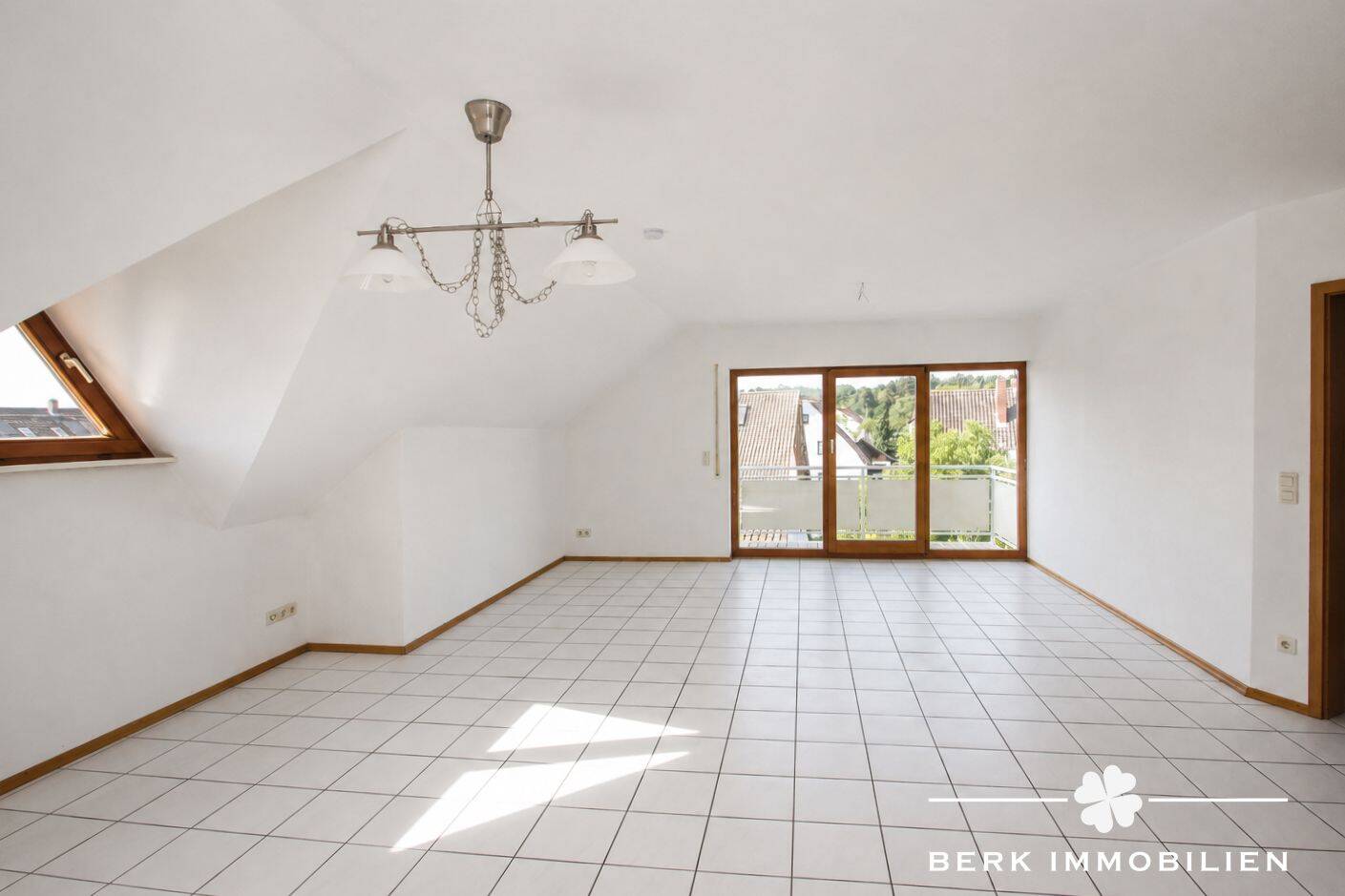 BERK Immobilien – Ruhig wohnen und Zentral leben –  großzügige 3-Zimmer-Wohnung inkl. Garage + Stpl., 63811 Stockstadt a. Main