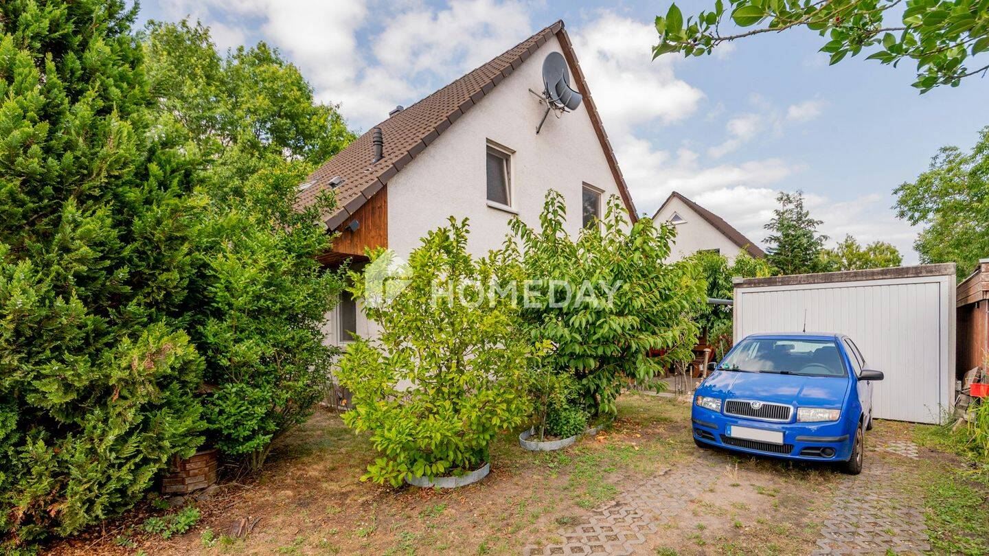 Grünes Refugium mit Wohnkomfort – gepflegtes Haus mit Terrasse und Garage in gefragter Lage, 12524 Berlin (Treptow-Köpenick Altglienicke Kleingartenanlage Falkenbrunn 1)