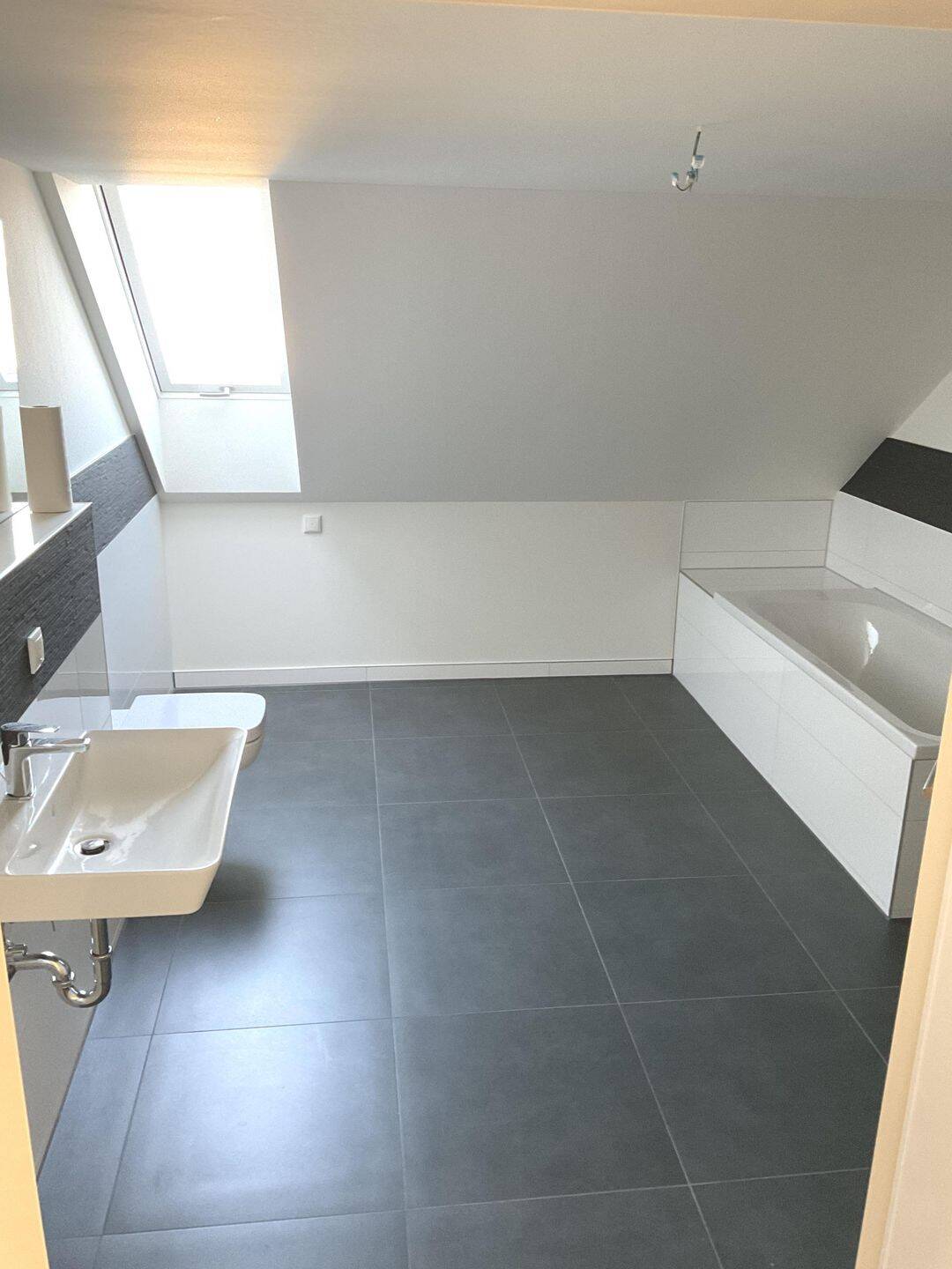 Exklusive 4-Raum DG-WE mit Balkon, 4746 Hartha