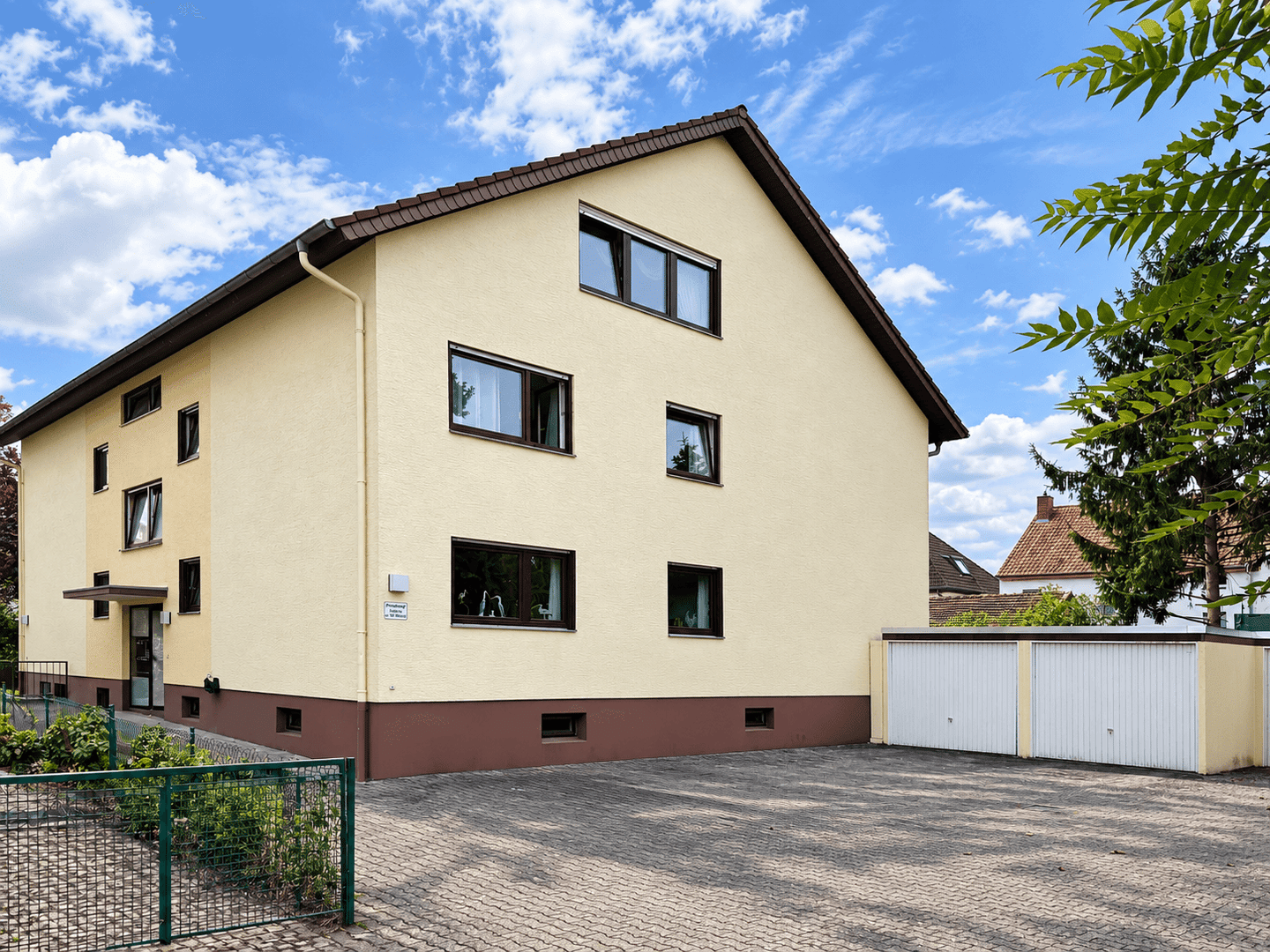 Wohnung mit Dachterrasse, Garage und Stellplatz in Brühl, 68782 Brühl
