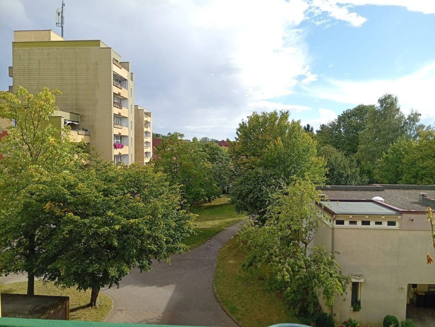 Wohnen mit Weitblick – 98 m², großer Südbalkon, Schwimmbad & Sauna am Waldrand, 31275 Lehrte