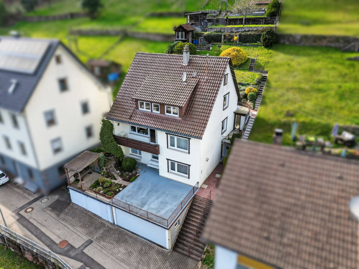 Für die Familie: Großzügiges Haus mit großem Garten und Doppel-Garage, 75339 Höfen an der Enz