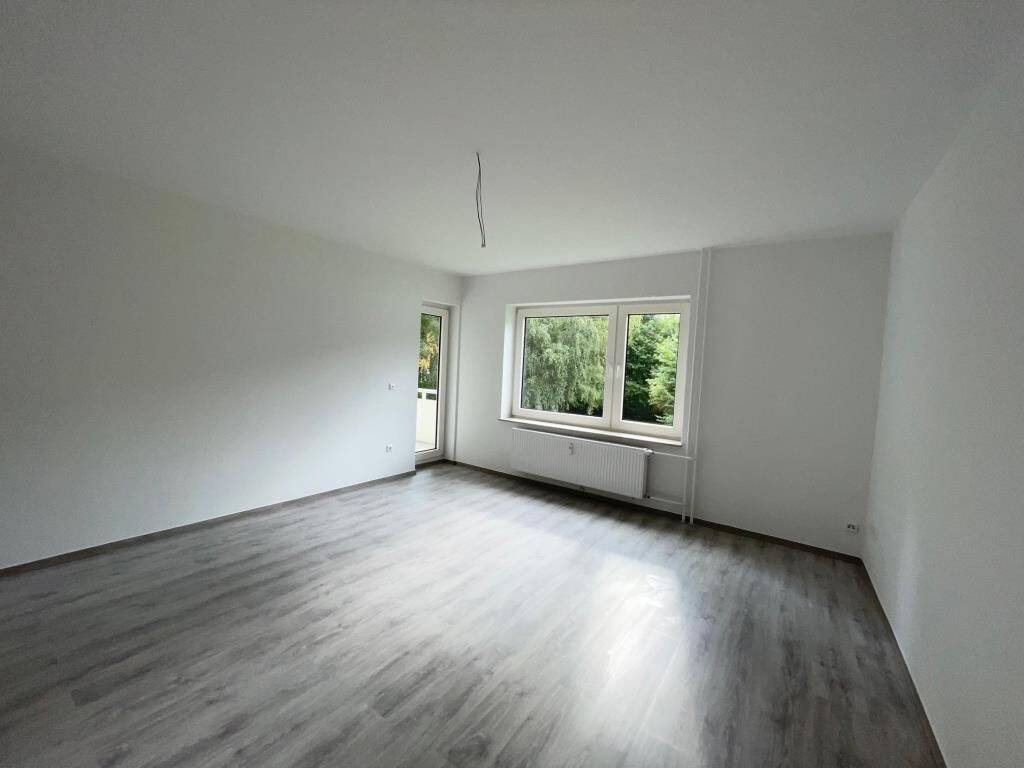 Renovierte 3-Zimmer-Wohnung mit Balkon im Grünen in Menden, 58706 Menden (Sauerland)