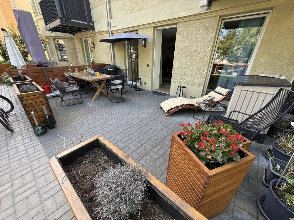 Suchen Nachmieter zum Juli! Kleines Apartment mit großer Terrasse! Bad mit Du! Separater Eingang!, 39106 Magdeburg (Alte Neustadt)