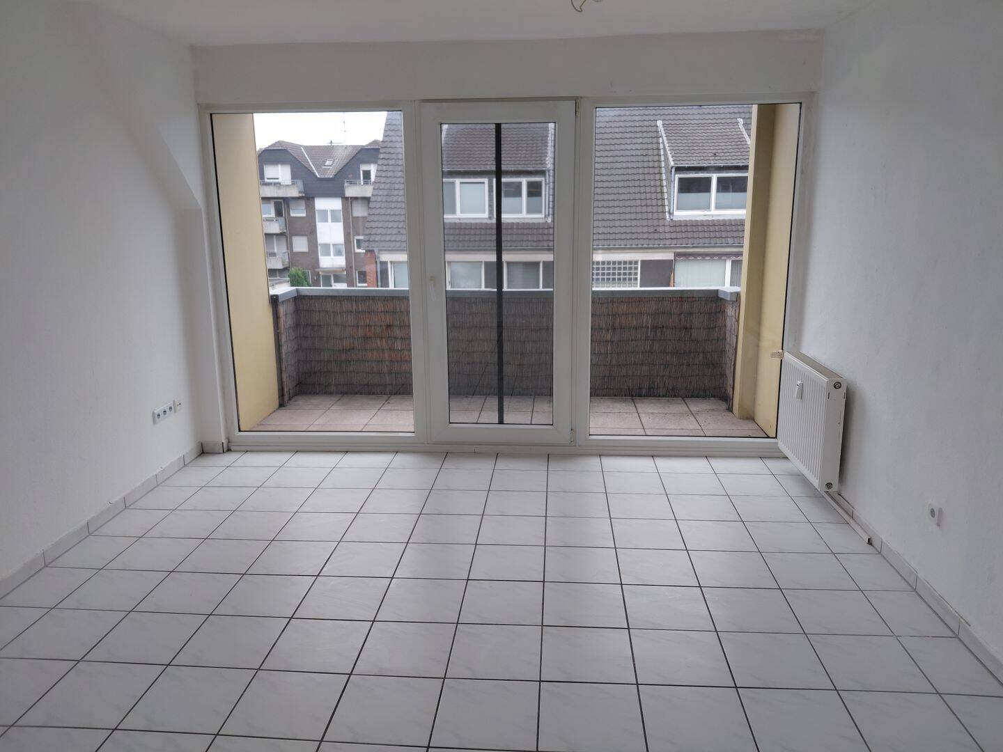 2-Zimmer Dachgeschosswohnung mit Balkon, 46537 Dinslaken