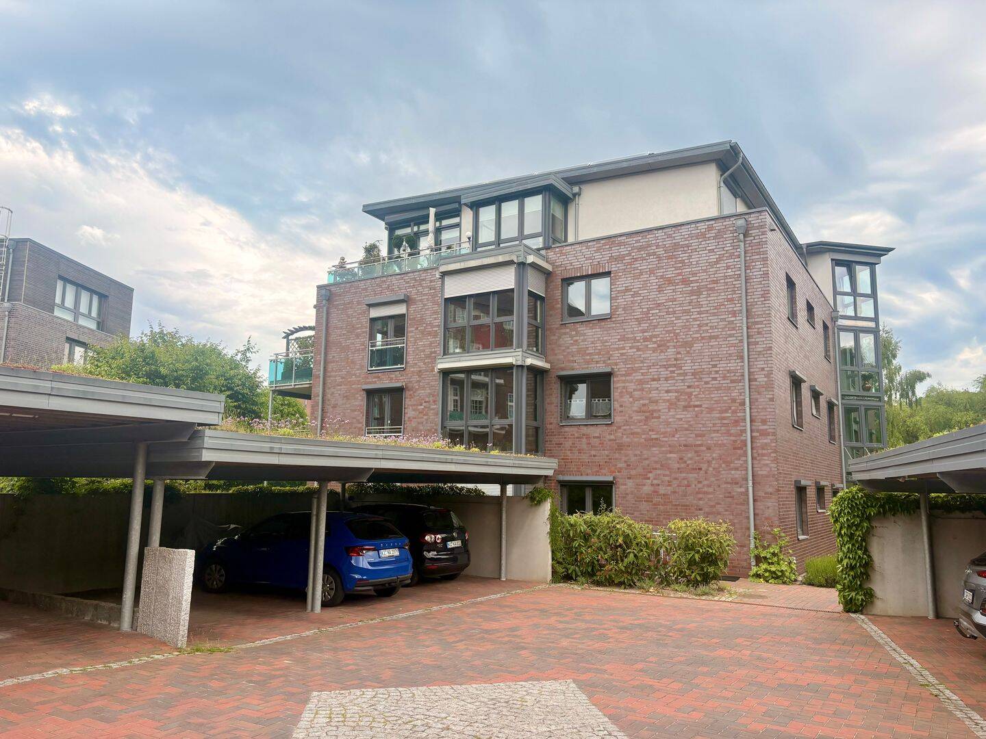 Wohnen in außergewöhnlicher Wasserlage – Komfort und Lebensqualität vereint!, 24148 Kiel (Ellerbek Wellingdorf)