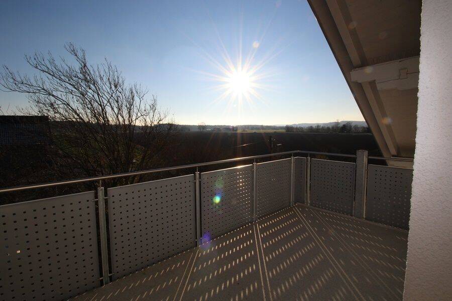 Schöne 3-Zimmer-DG-Wohnung mit Balkon, Gartenbenutzung und Garage, 84539 Ampfing