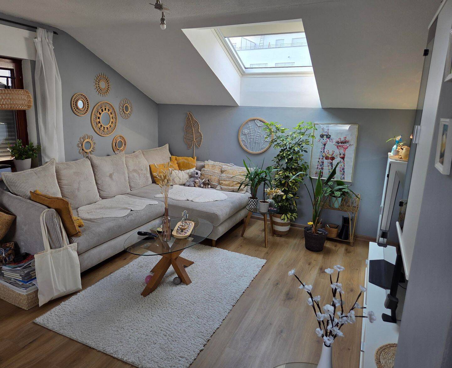 Ruhige, helle, teilmöblierte 2,5-Zimmer-Wohnung mit EBK, 73547 Lorch