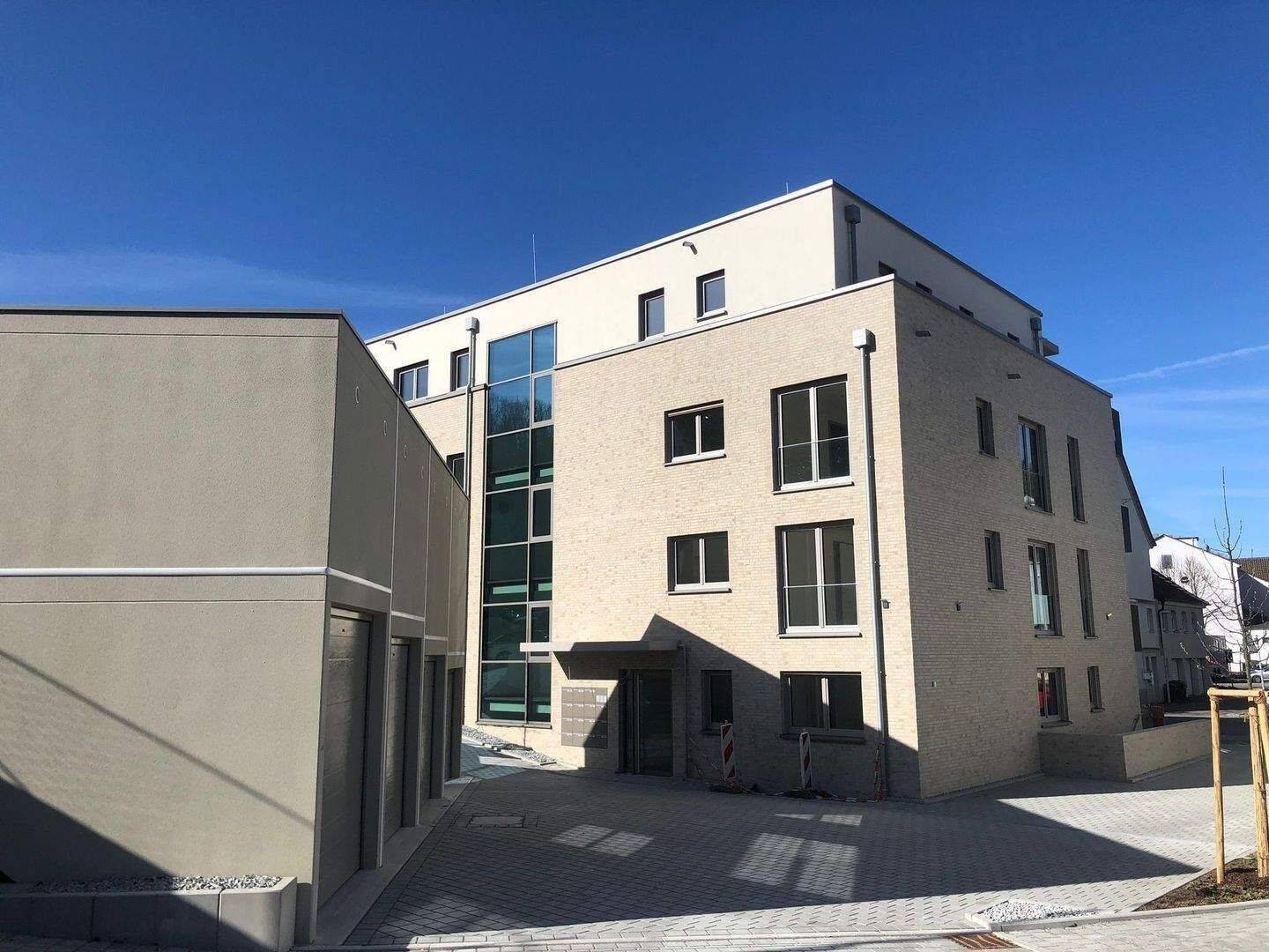 Albstadt-Ebingen: 4,5-Zimmer-Wohnung mit Balkon und Stellplatz zur Miete!, 72458 Albstadt