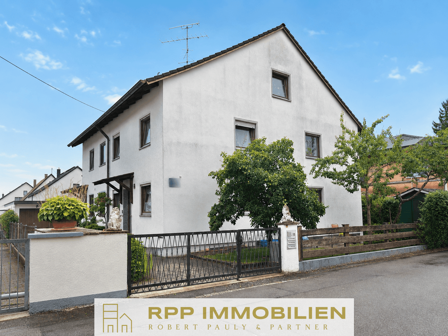 Viel Platz und viele Möglichkeiten – Doppelhaushälfte mit Südwest-Balkon und Terrasse, 85716 Unterschleißheim