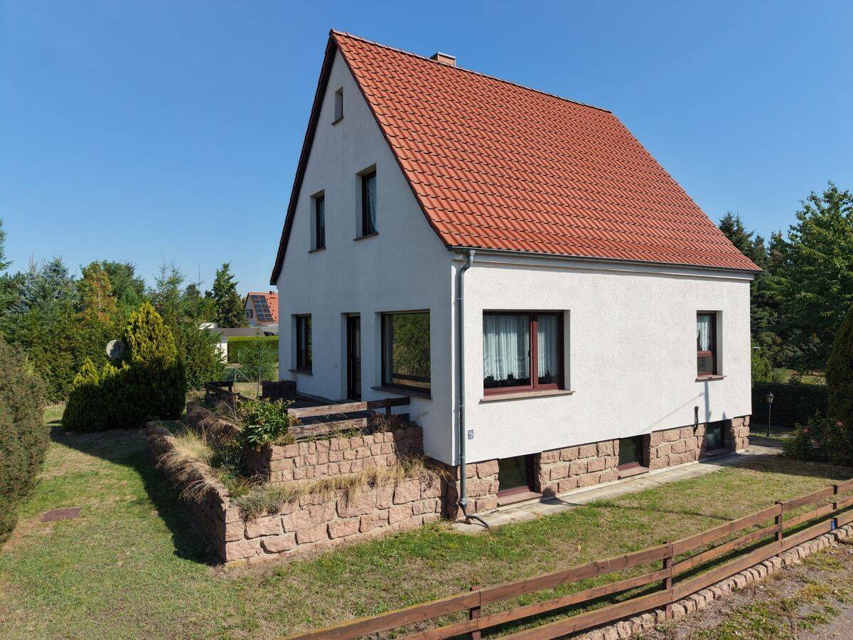 Familientraum mit Potenzial – freistehendes Einfamilienhaus in begehrter Lage von Halle-Büschdorf, 6116 Halle (Saale)