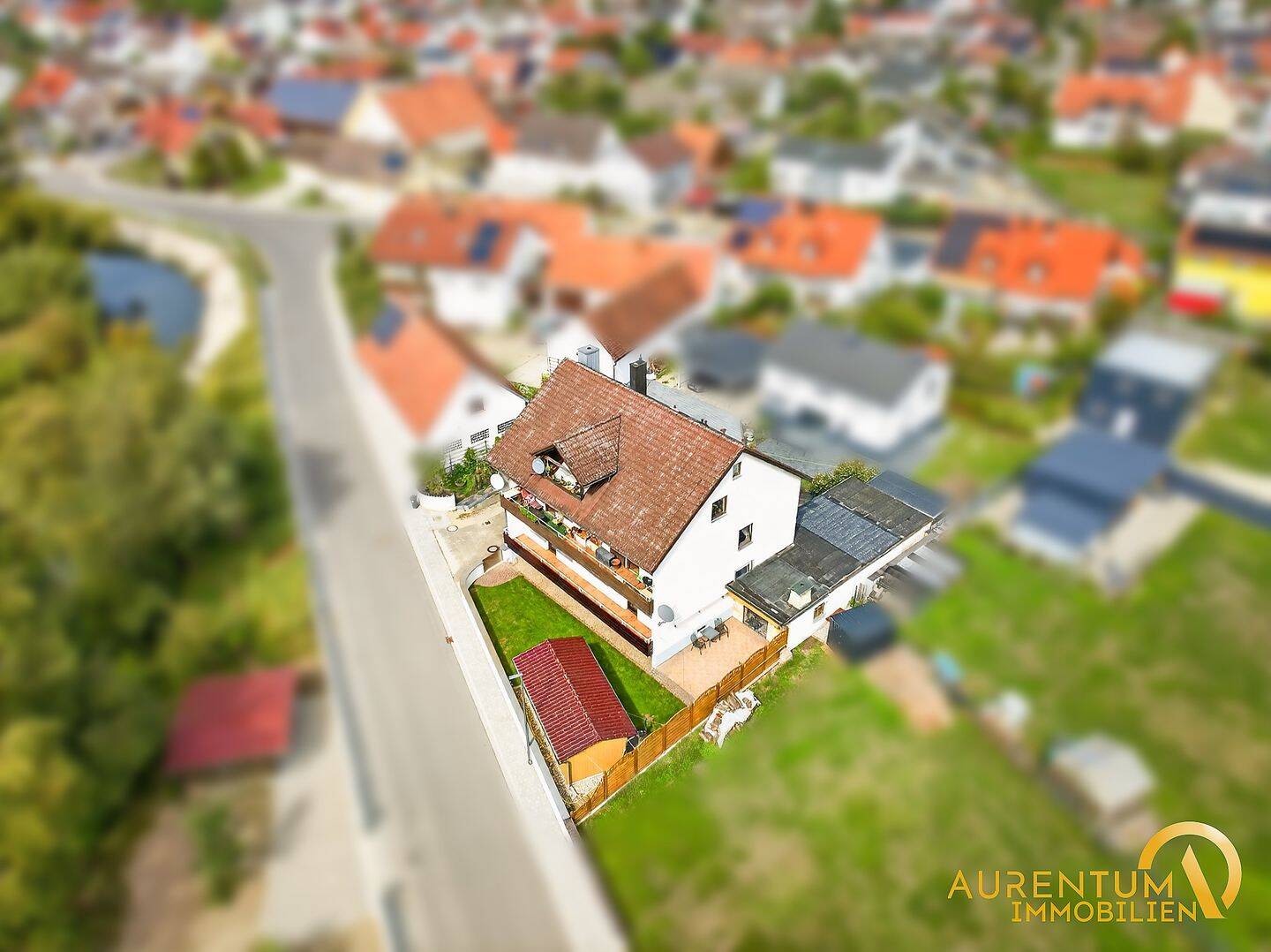 Großzügige Hochparterrewohnung mit Balkon, Terrasse, Garage und eigenem Gartenbereich, 85107 Baar-Ebenhausen