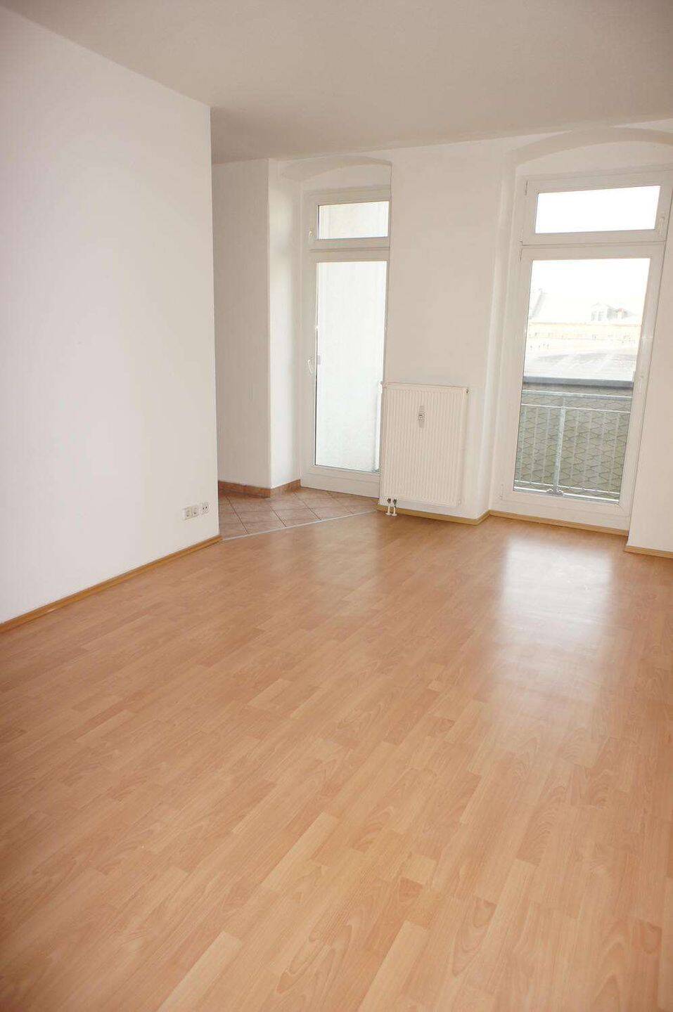 Laminat, halboffene Küche und Balkon ! im 3. OG, 9130 Chemnitz (Hilbersdorf Sonnenberg Yorckgebiet Zentrum)